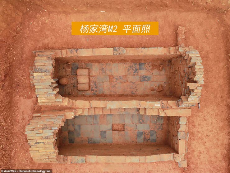 اكتشاف مقبرة نادرة في الصين تضم زوجين بينهما «جسر خرافي»!